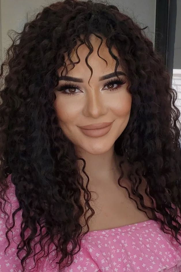 et billede af Gulmira Farzaliyeva