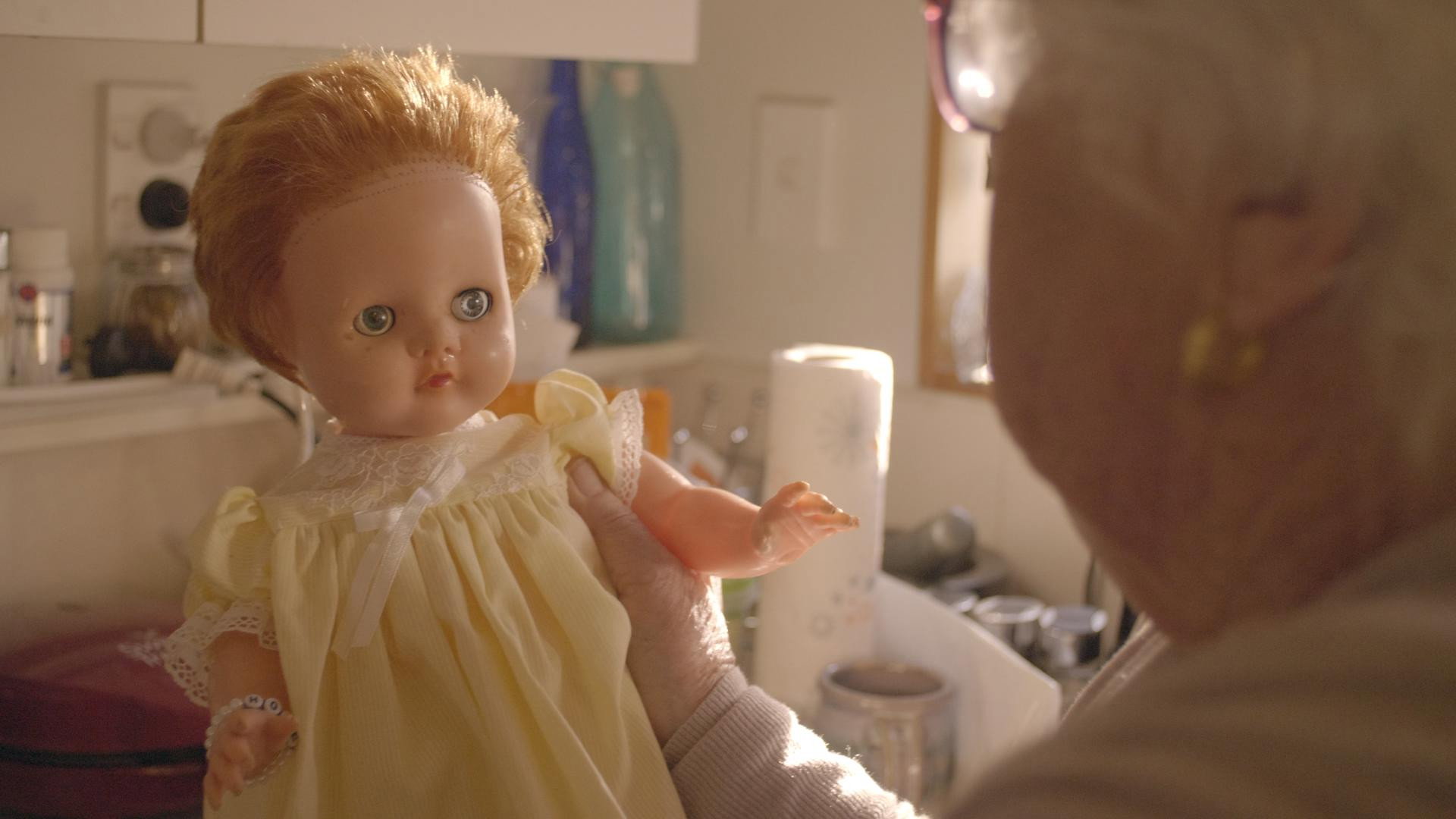 Edith Gibson has 3000 Dolls