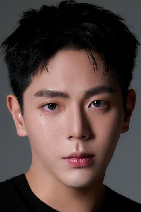 Profile ภูมิพัฒน์ เอี่ยมสำอาง with character Ming