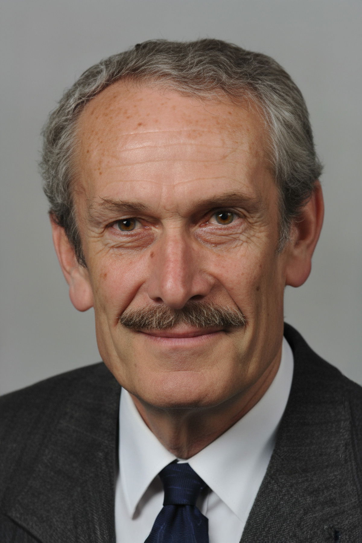 et billede af Nuri Ergün