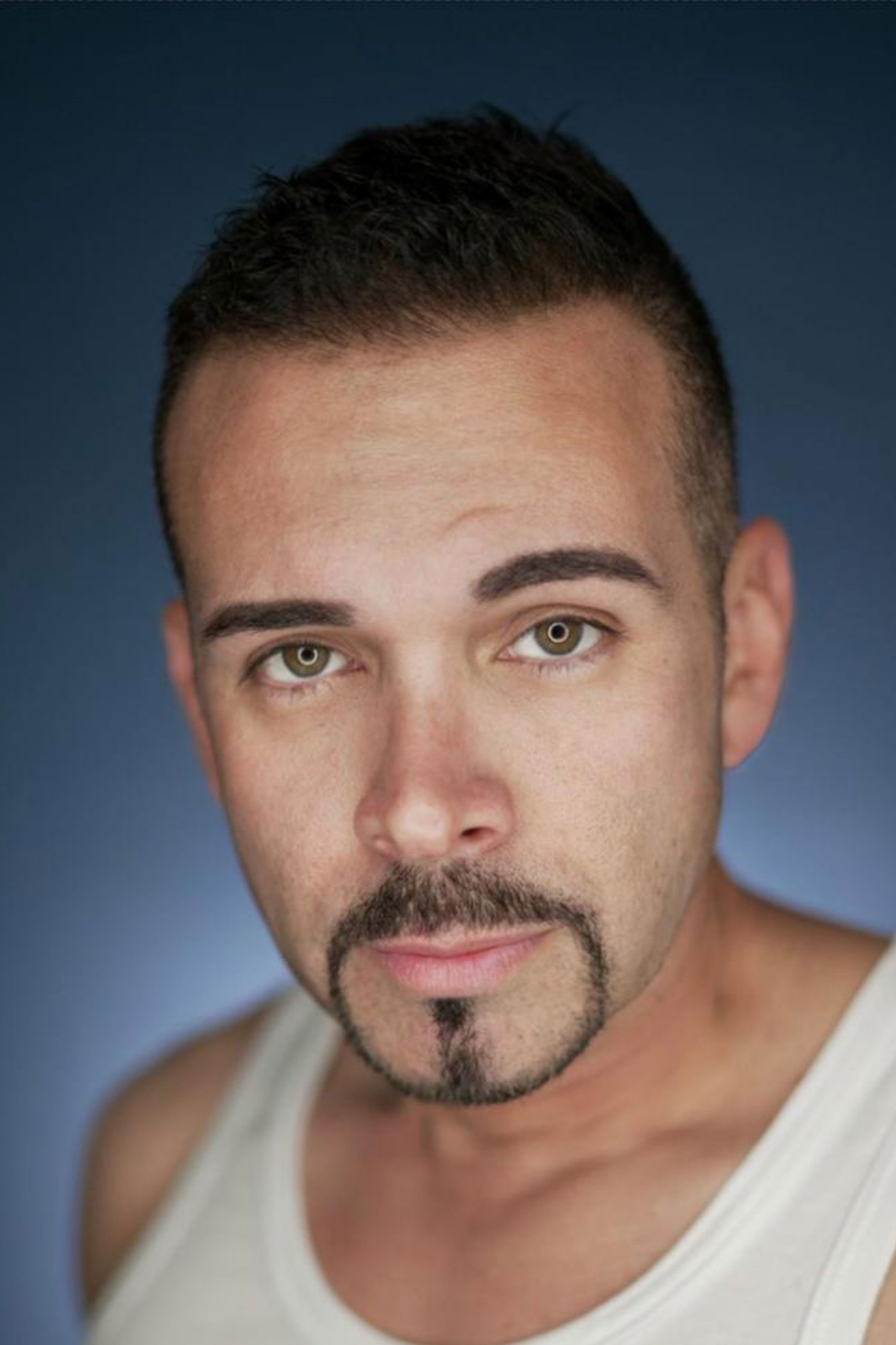 Profile AB Phoenix with character Gustavo