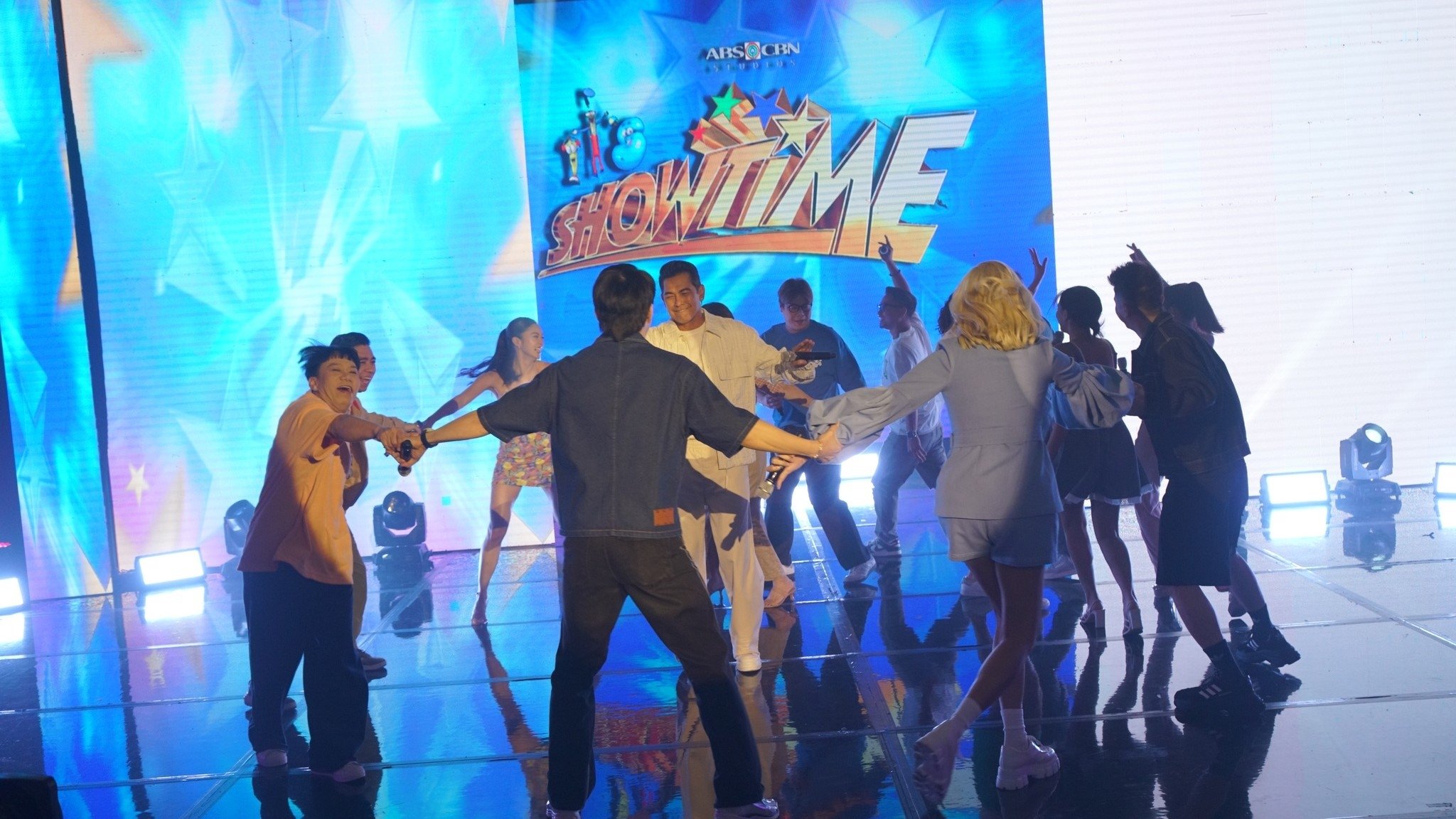 It's Showtime