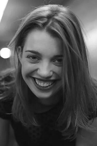 et billede af Juliet Doucet