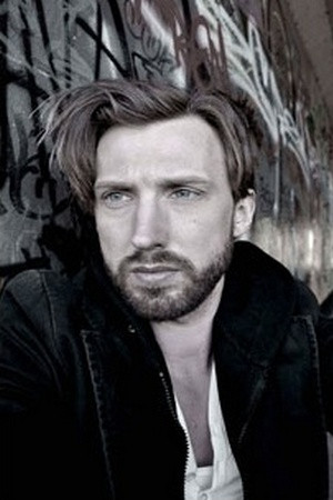 et billede af Adam Molak