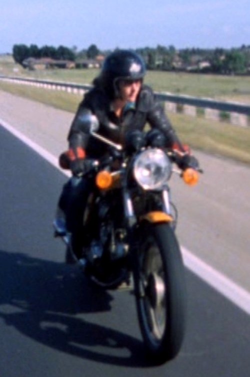 Movie image of : Julie, Julie