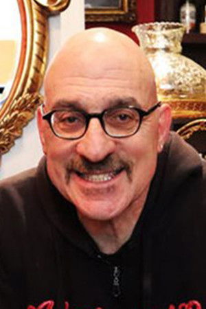 et billede af Johnny Vavouras