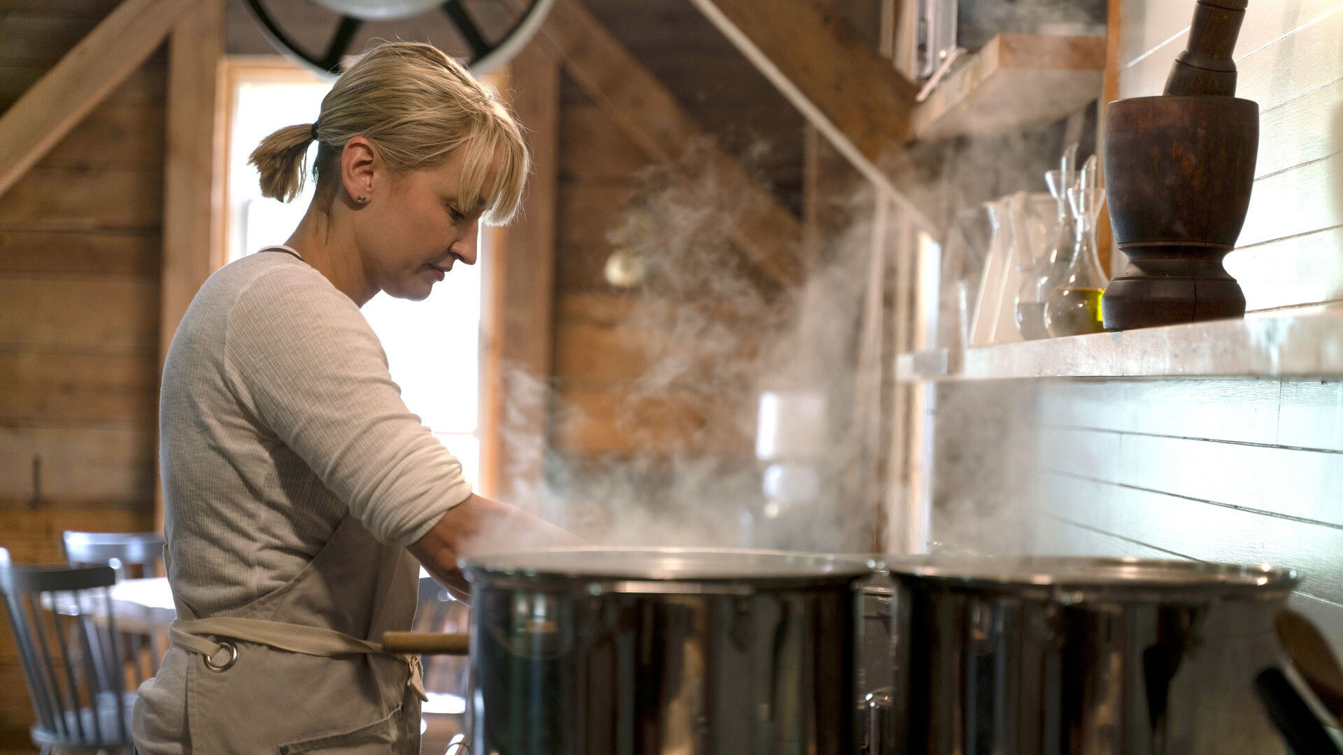 The Lost Kitchen S02E07 backdrop