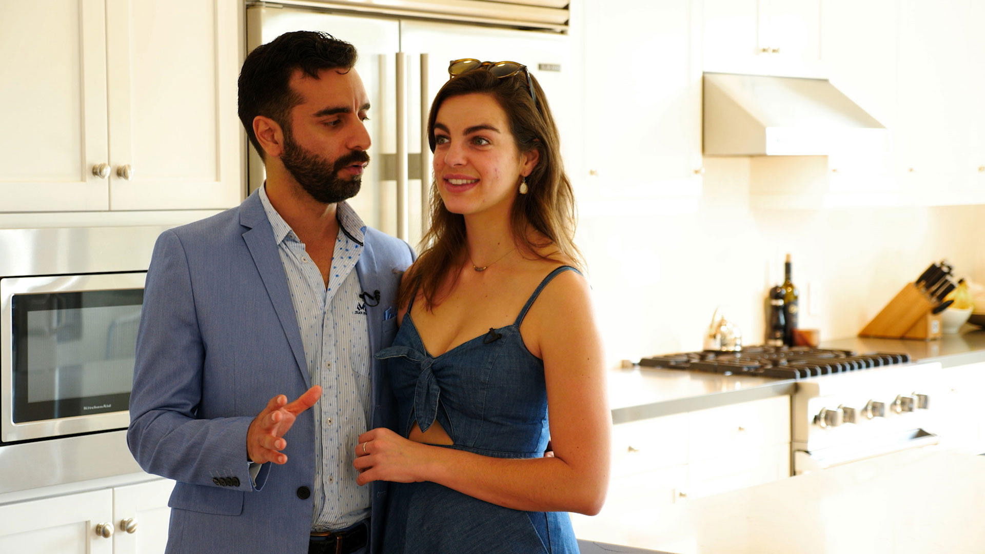 Million Dollar House Hunters S01E02 backdrop