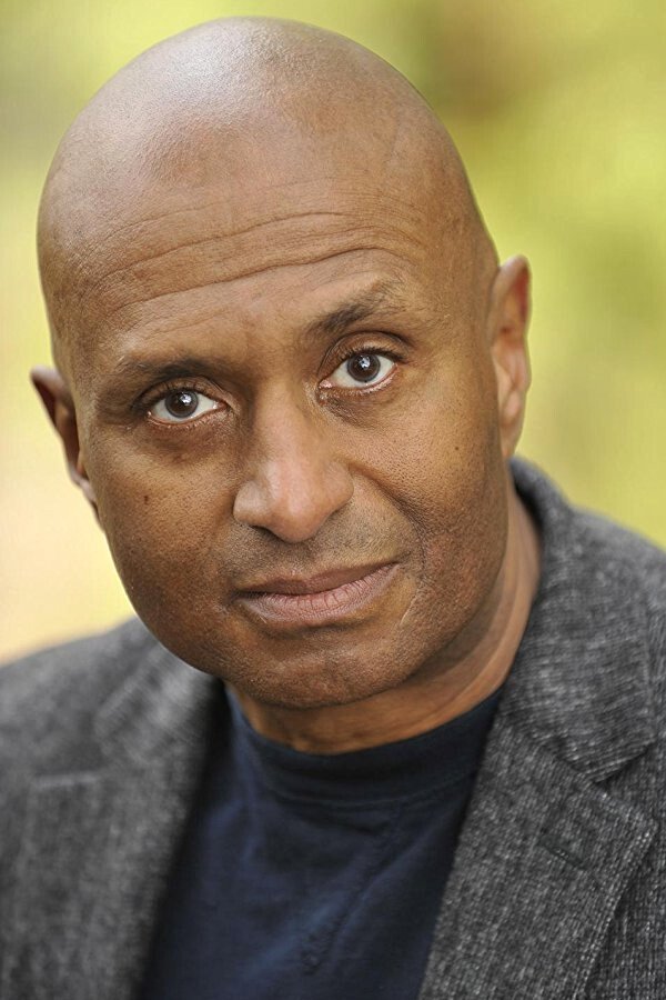 et billede af Guyle Fraizer