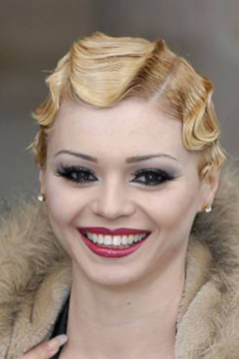 et billede af Adelle Young