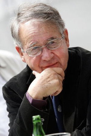 et billede af Pierre Juquin