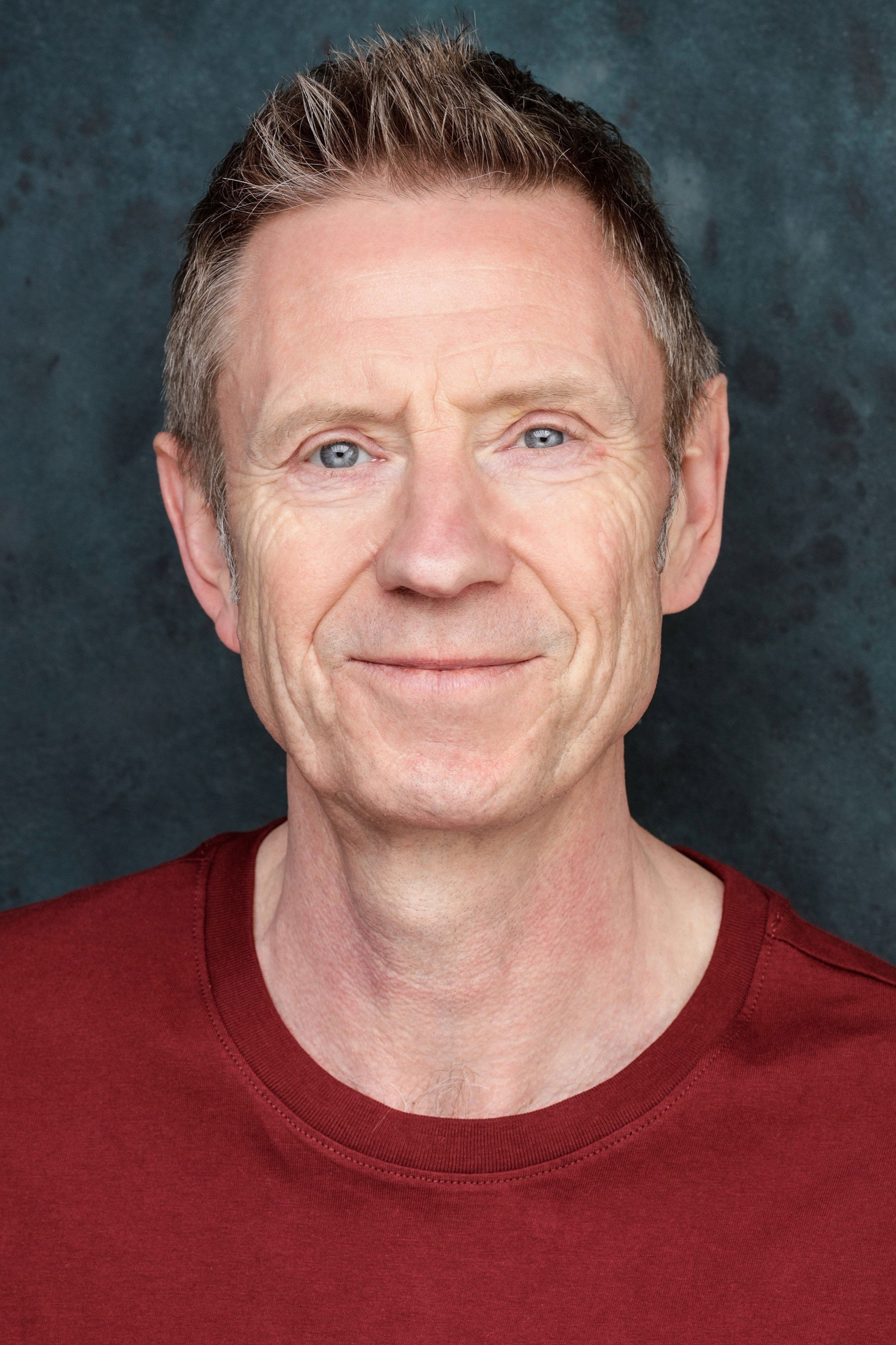 et billede af Christopher Lloyd James