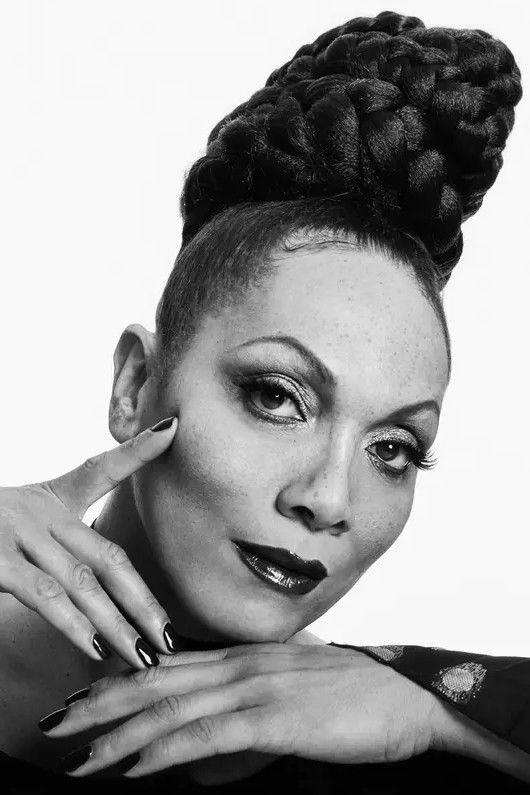 et billede af Lina Bradford