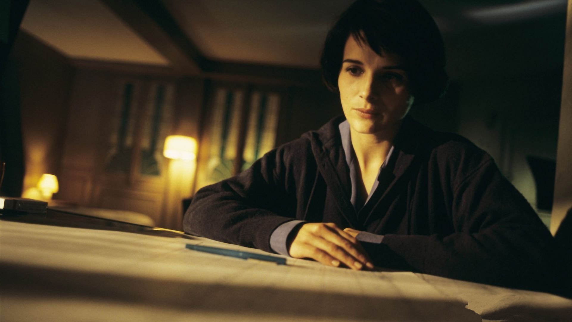 A Liberdade é Azul: O Primeiro Filme da Trilogia de Krzysztof Kieślowski, uma Meditação Pungente sobre Luto, Liberdade e Recomeço 2