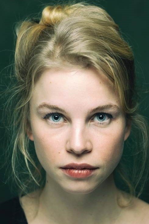 et billede af Emma Josten