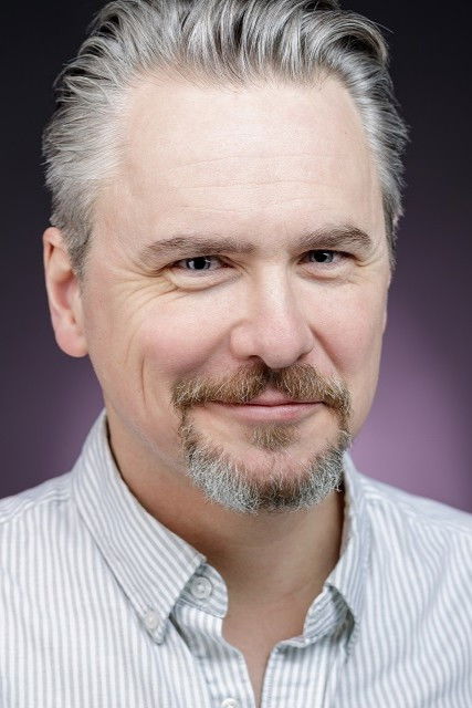 et billede af Matthew Barr