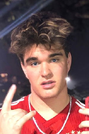 et billede af Dakota Miller