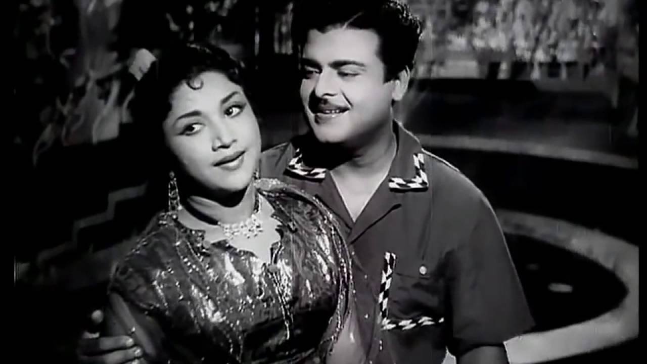 Paadha Kaanikkai (1962)