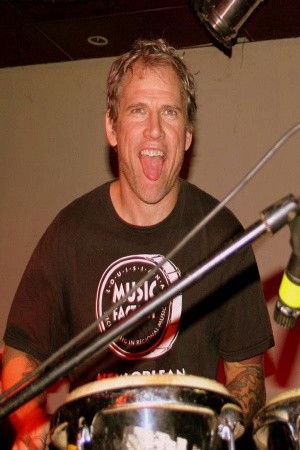 et billede af Mike Dillon