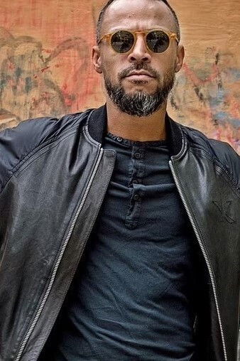 et billede af Adam Baptiste