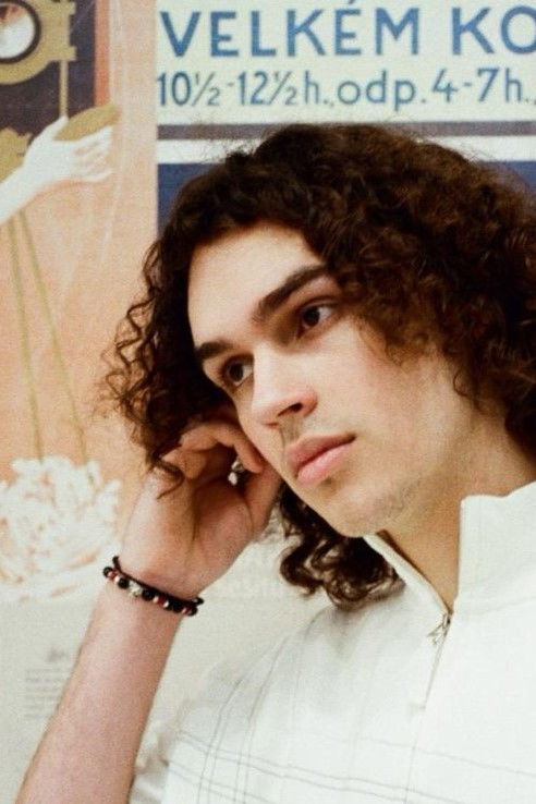 et billede af Matthew Ari Roman