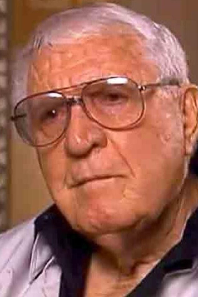 et billede af John J. Lloyd