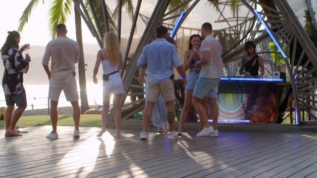 Hotel Paradise 6x16