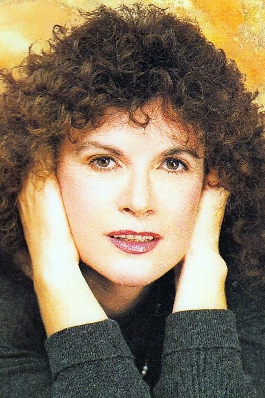 Nicole Avril | Writer