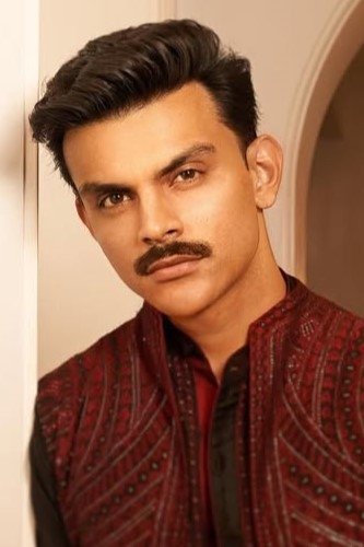 Veer Pahariya's picture in the cast