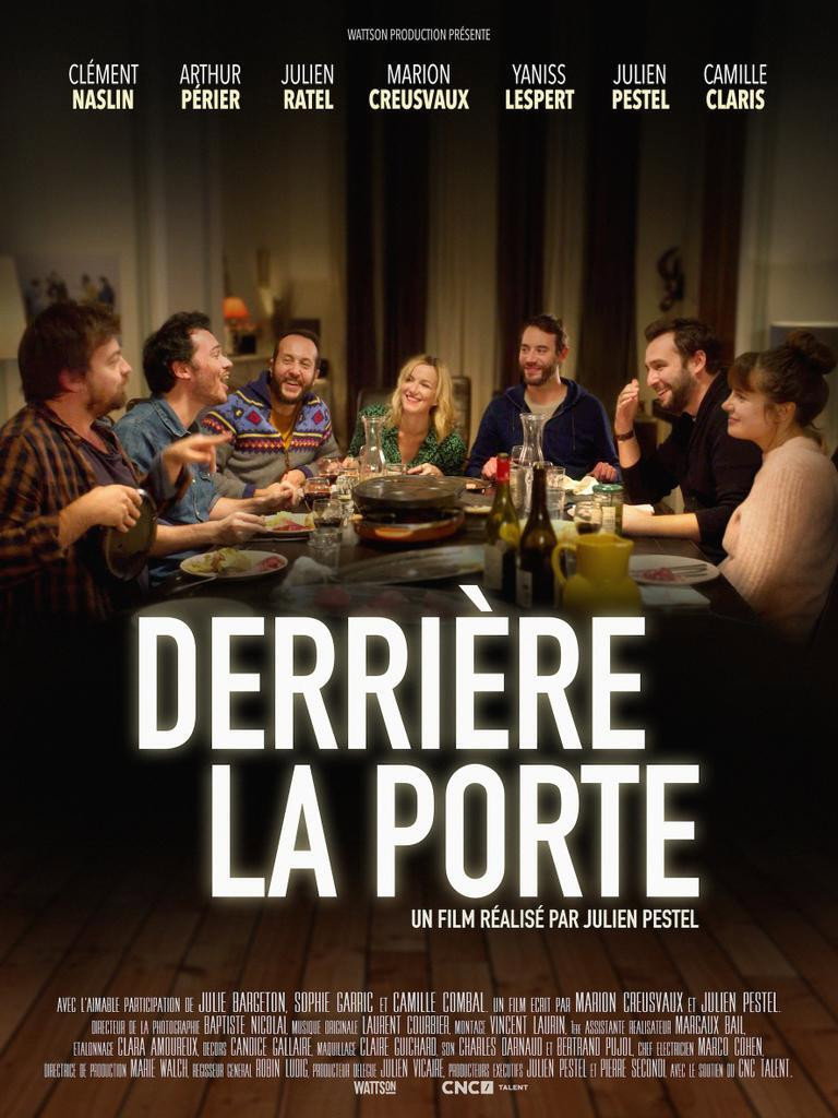 Derri&egrave;re la porte