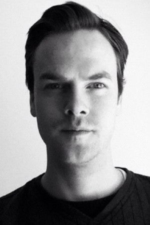 et billede af Justin L. Cook