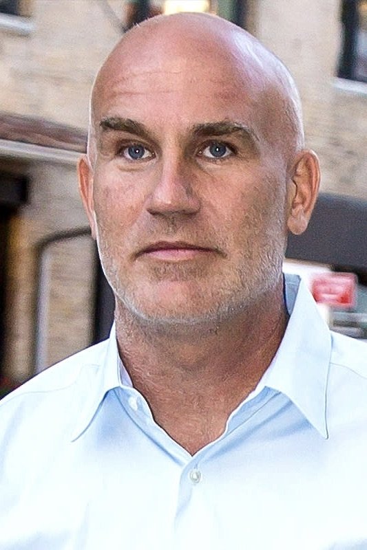 et billede af Dennis Shields