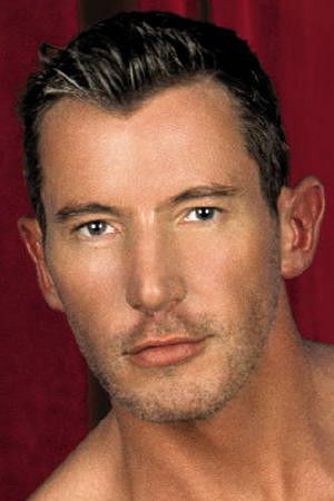 et billede af Aiden Shaw