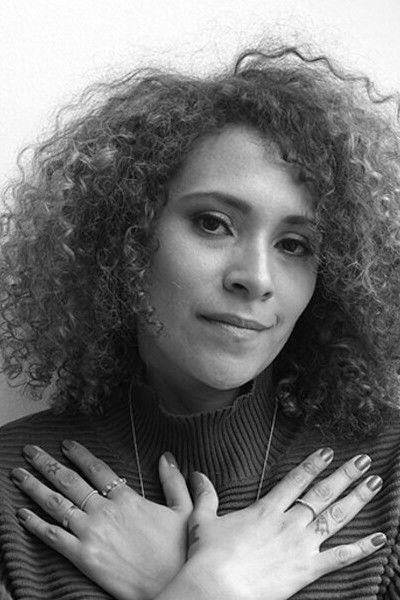 et billede af Claudia Sainte-Luce