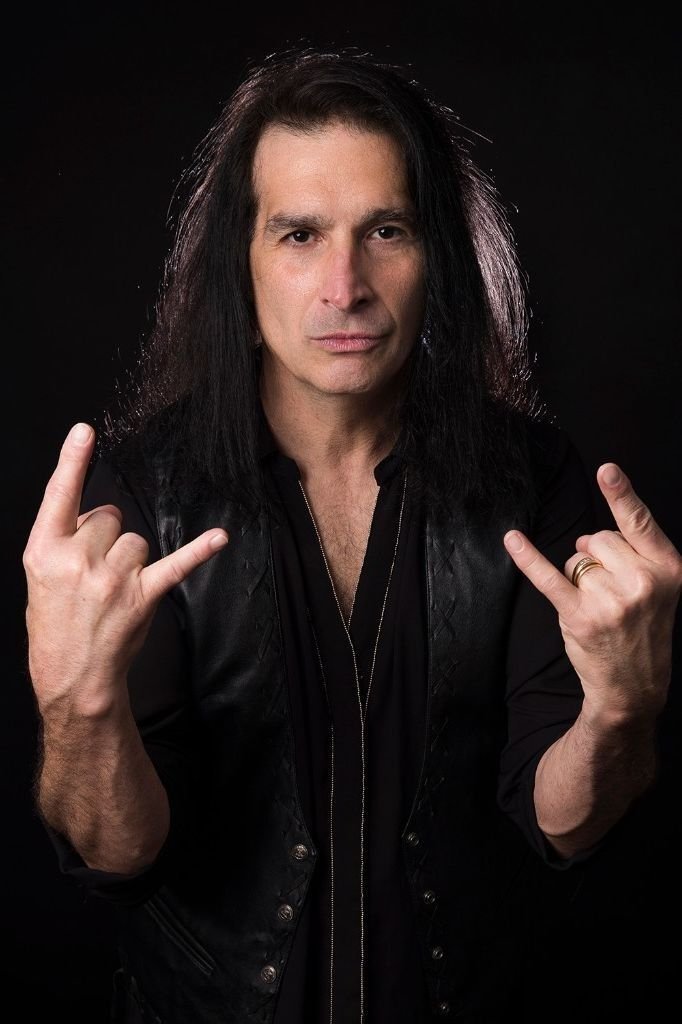 et billede af Michael Vescera