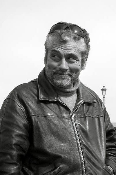 et billede af Stavros Parharidis