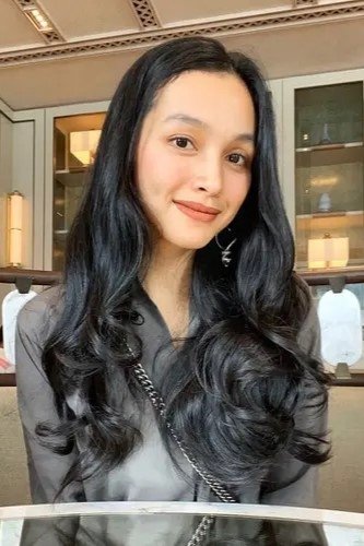 et billede af Tya Arifin