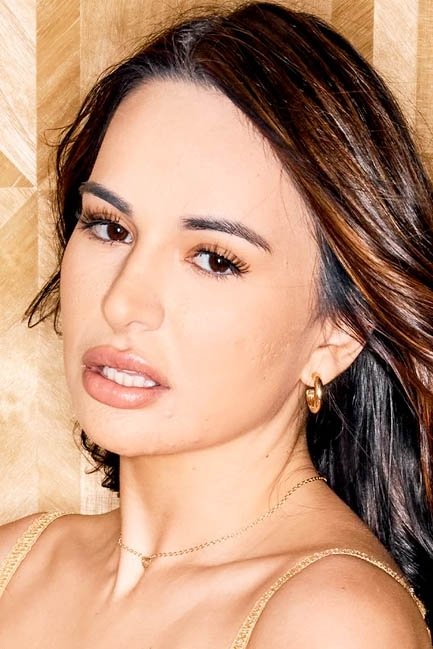 et billede af Aviana Violet