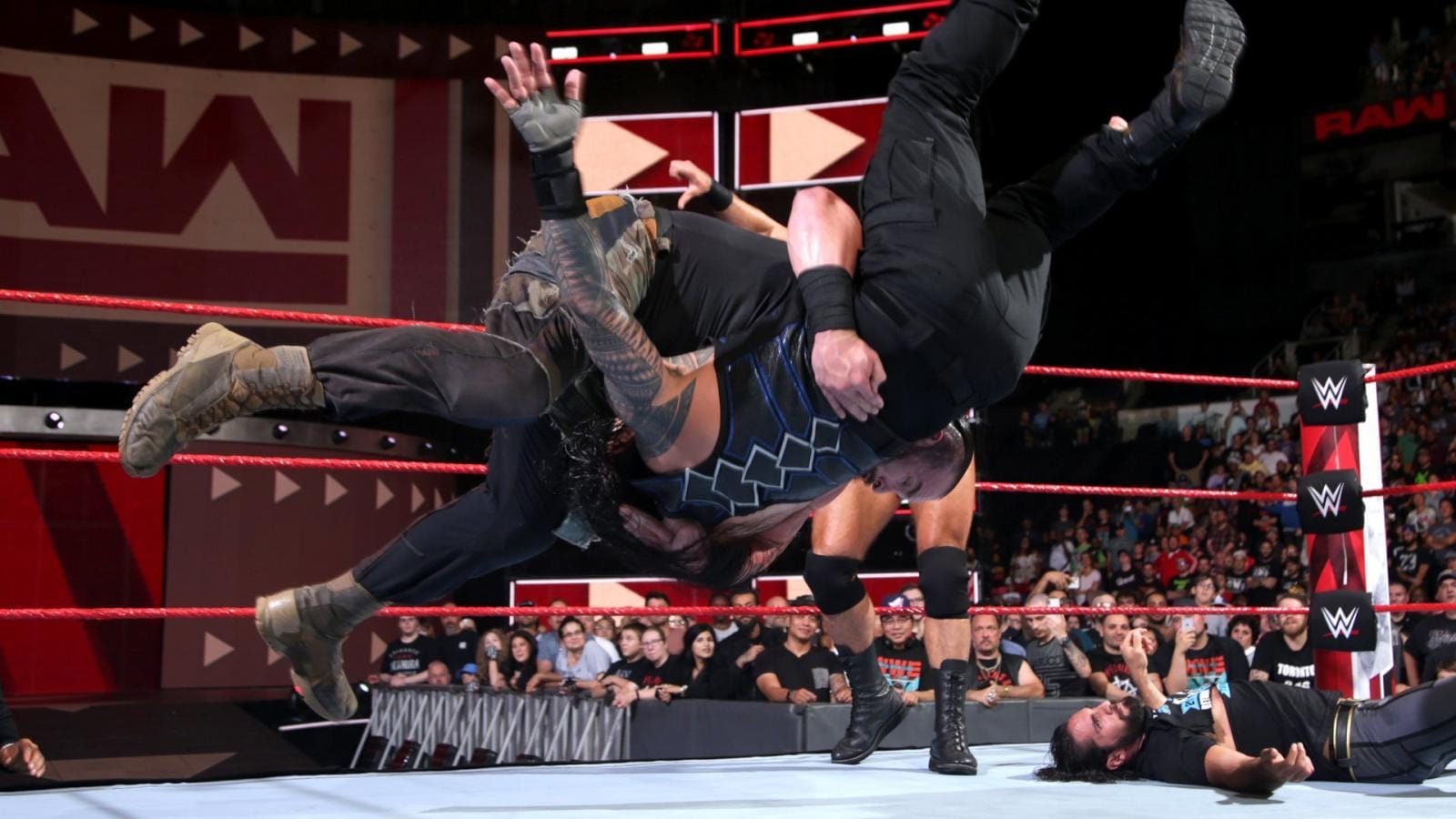 WWE Raw Staffel 26 :Folge 35 