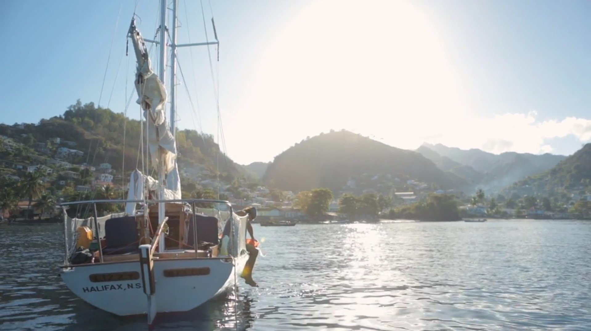 Twenty Eight Feet: Life on a Little Wooden Boat (2013)