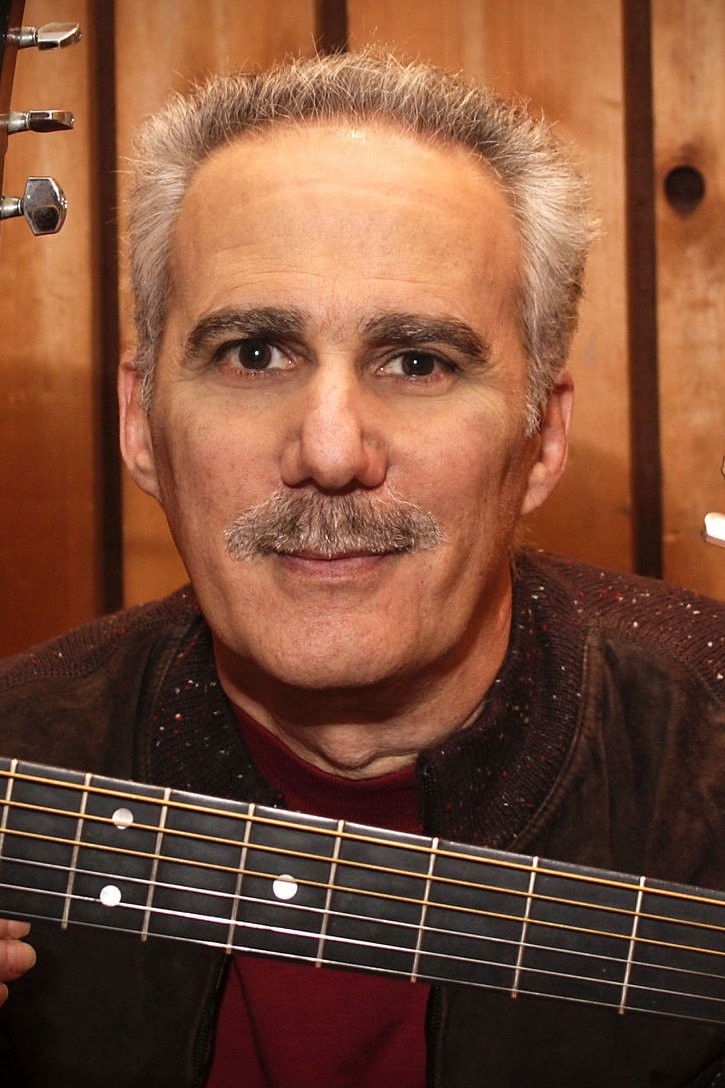 et billede af Steve Khan