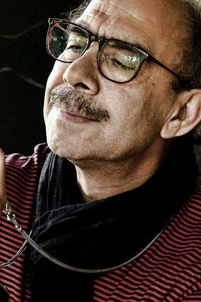 et billede af Kioumars Derambakhsh