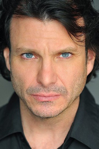 et billede af Stephen Manley