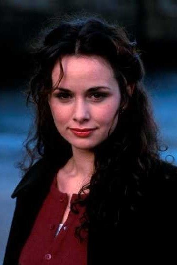 et billede af Zoë Eeles