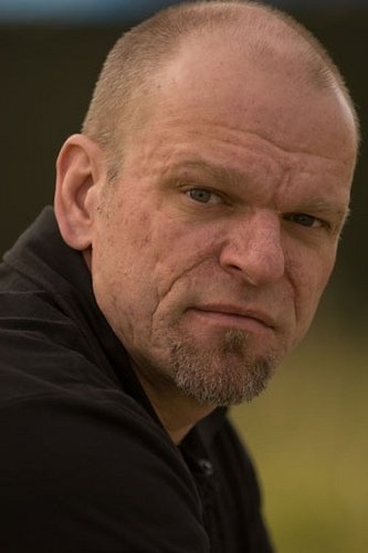 et billede af James Hiser