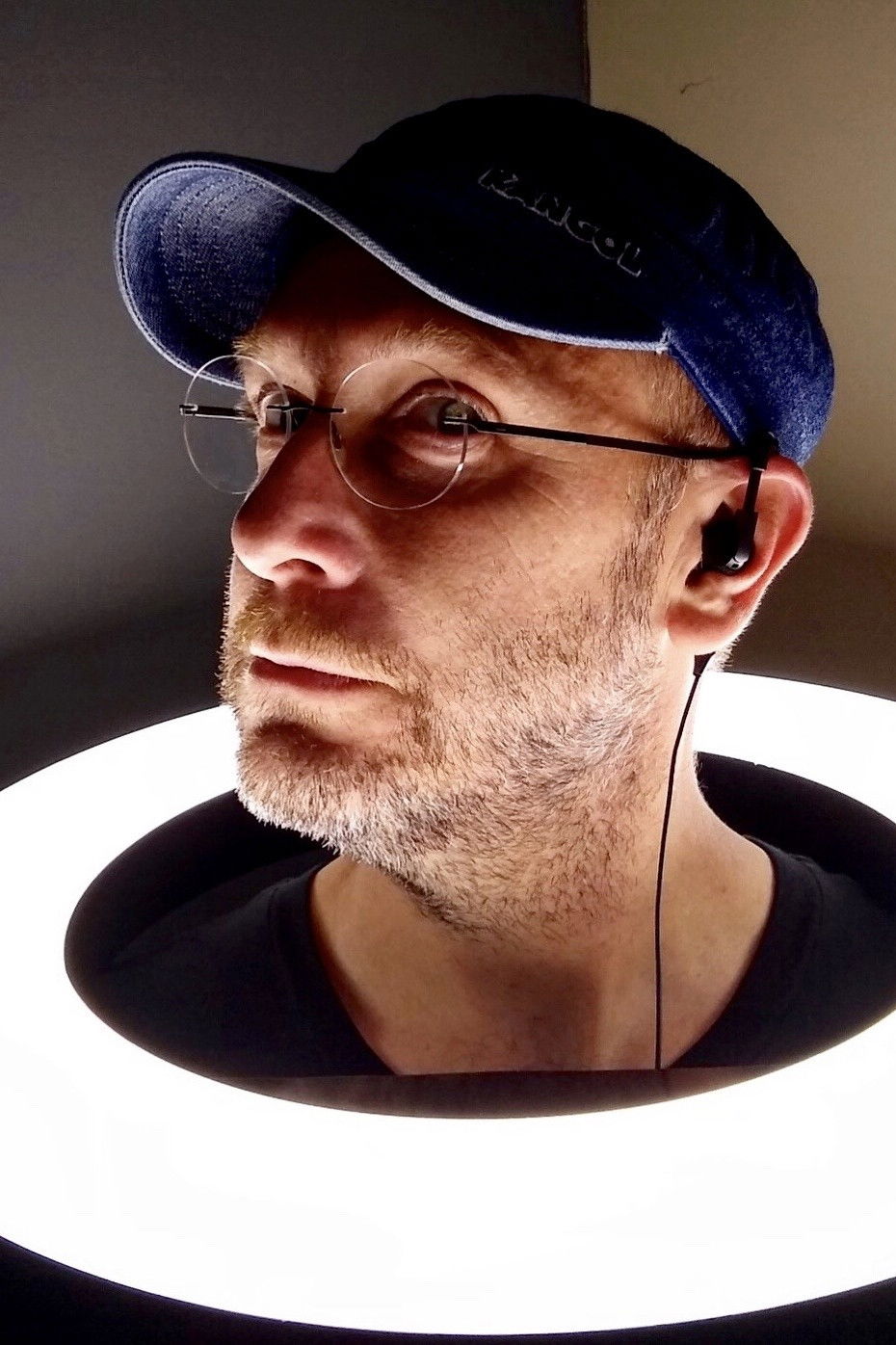 et billede af Matthew B. Moore