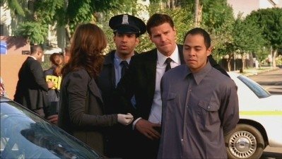 Bones - Season 1 Episode 13 : La mujer en el jardín (2017)