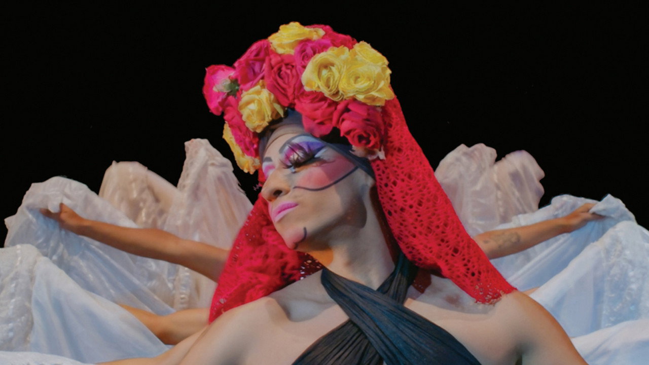 A giro de faldas backdrop