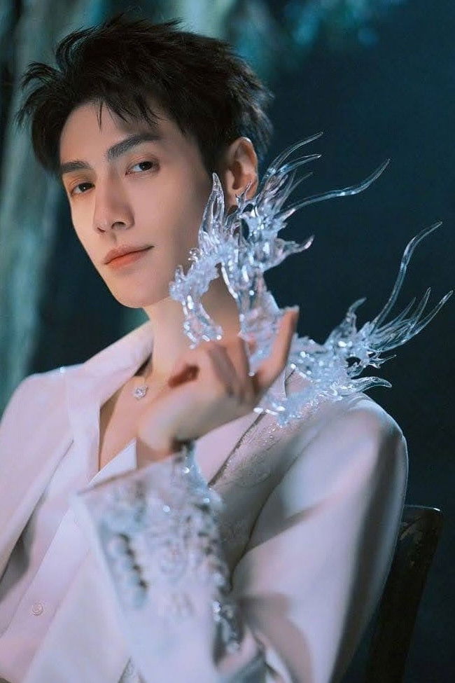 et billede af Luo Yunxi