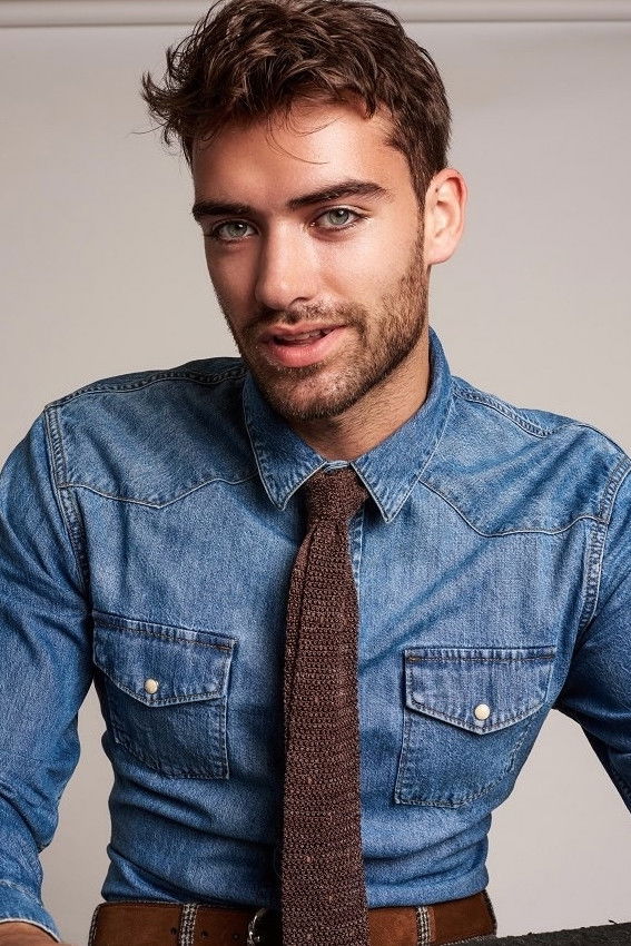 et billede af Bryan Lewis